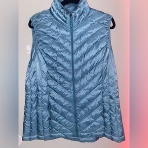 WOMEN'S LIGHTWEIGHT RECYCLED POLY-FILL PACKABLE VEST